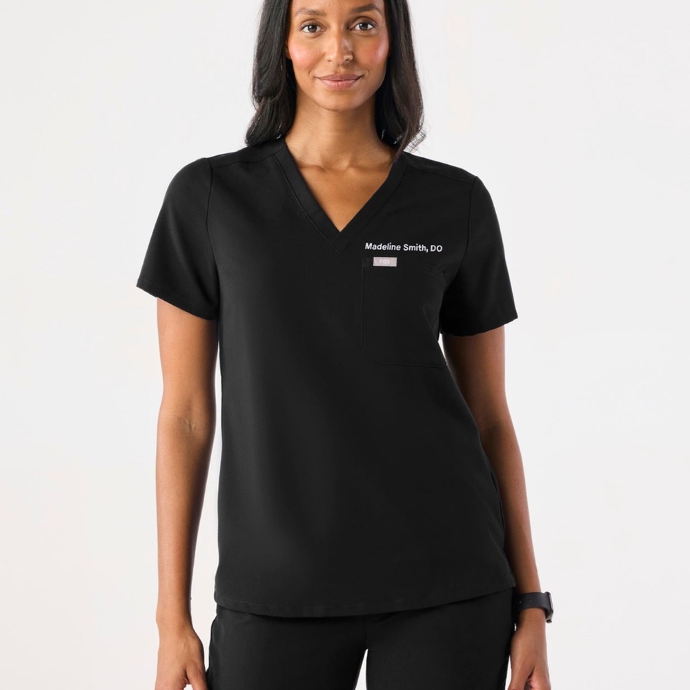 Figs scrub top and joggers- black